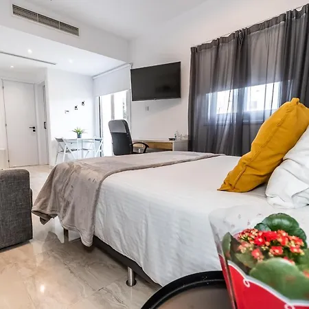 Lägenhet Modern Ground Floor With A Beautiful Garden Larnaca