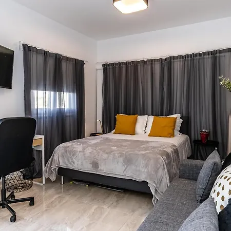 Modern Ground Floor With A Beautiful Garden Διαμέρισμα *