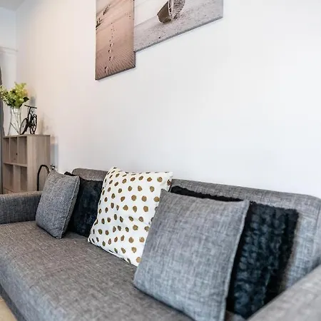 Modern Ground Floor With A Beautiful Garden Lägenhet